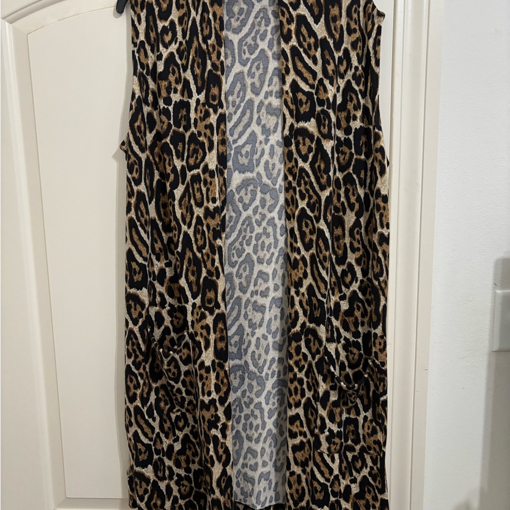 Leopard Print Sleeveless Cardigan